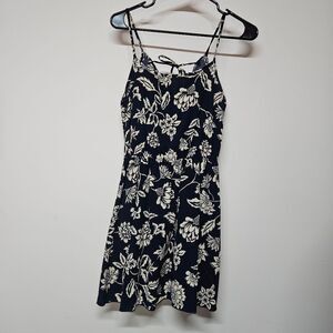 Miss Daisy Size Small Floral Blue And White Dress